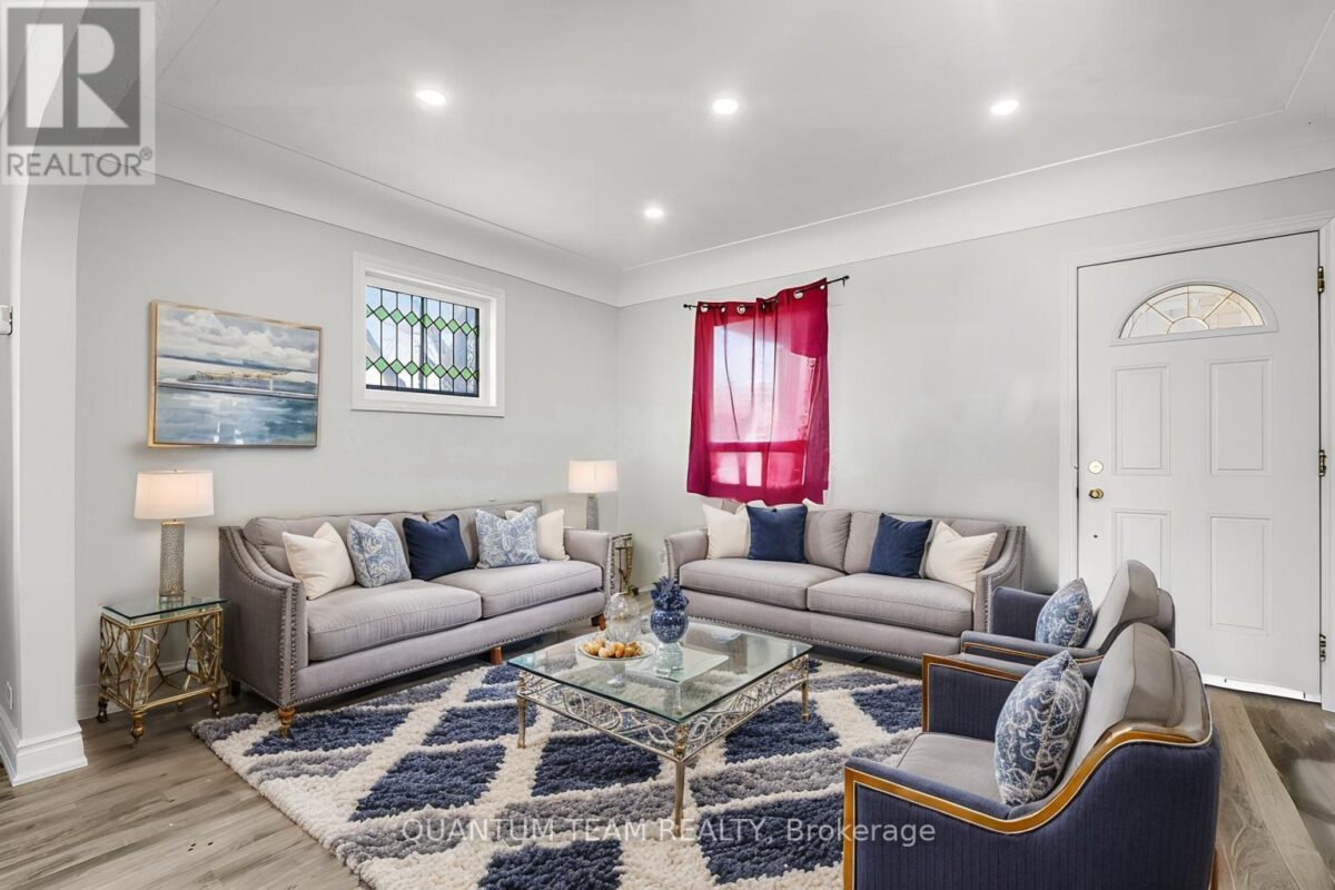 hall Front view of property