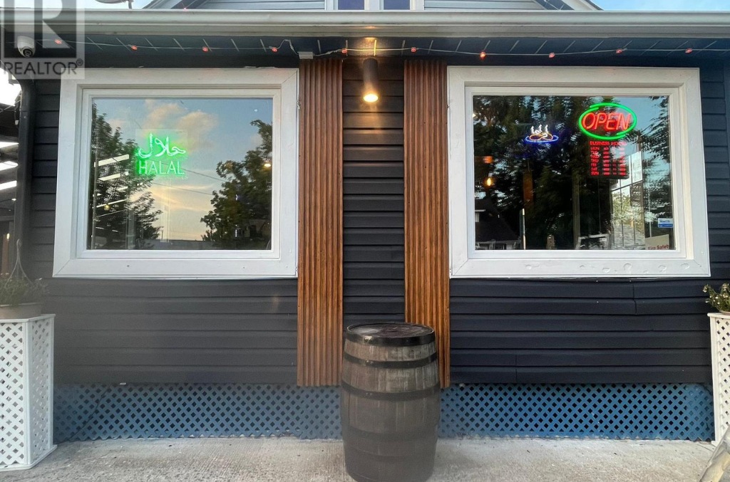 Front 2 view of property